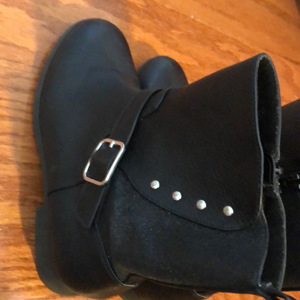 Black ankle high boots